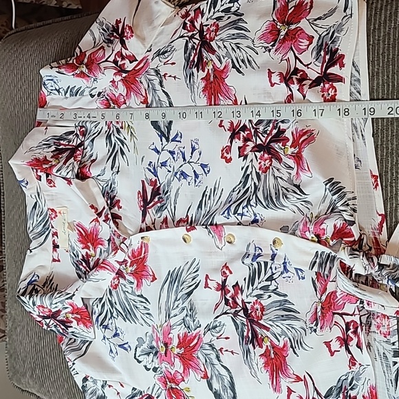 April Kiss Cropped Tie Front Blouse - Picture 10 of 10